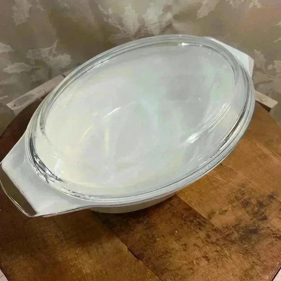 *Vintage* 1980s Pyrex England Blue Iris & Country Autumn  covered dish. - Picture 6 of 7